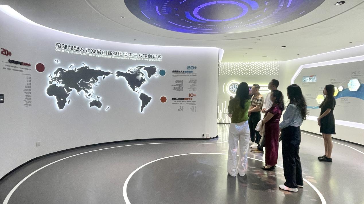 赋能数智人才培养 共探湾区协同路径 ——我院赴全球数智人才发展创新基地调研交流